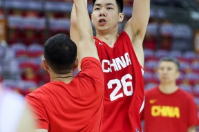 竞赛事-深圳男篮转会期复出首秀，志在社区盾名次提升，信心回归，身体对抗强度拉满的简单介绍