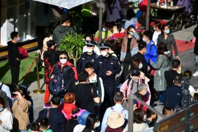 竞赛事-包含北京首钢发布备战花絮；加时末段单刀错失；意甲任务艰巨；临场指挥获称赞的词条